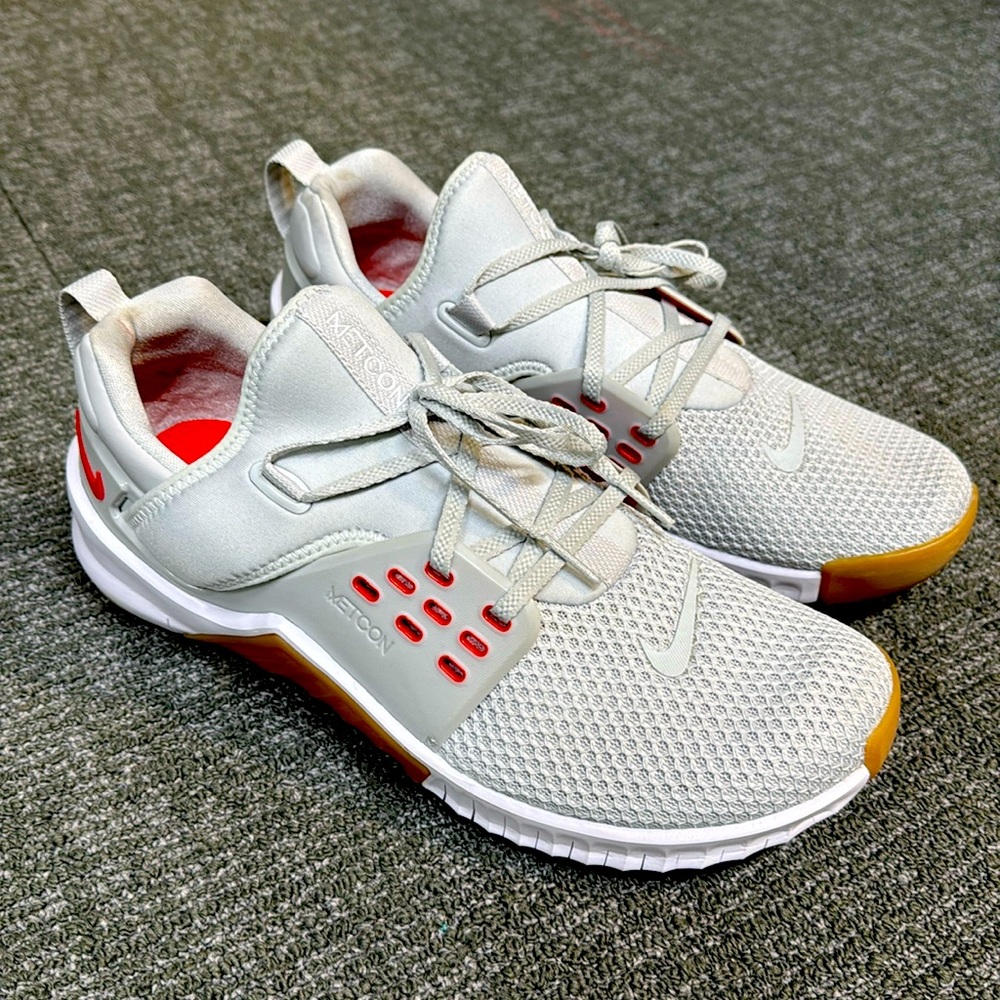 Nike Men's Light Gray Red Accent Athletic Shoes